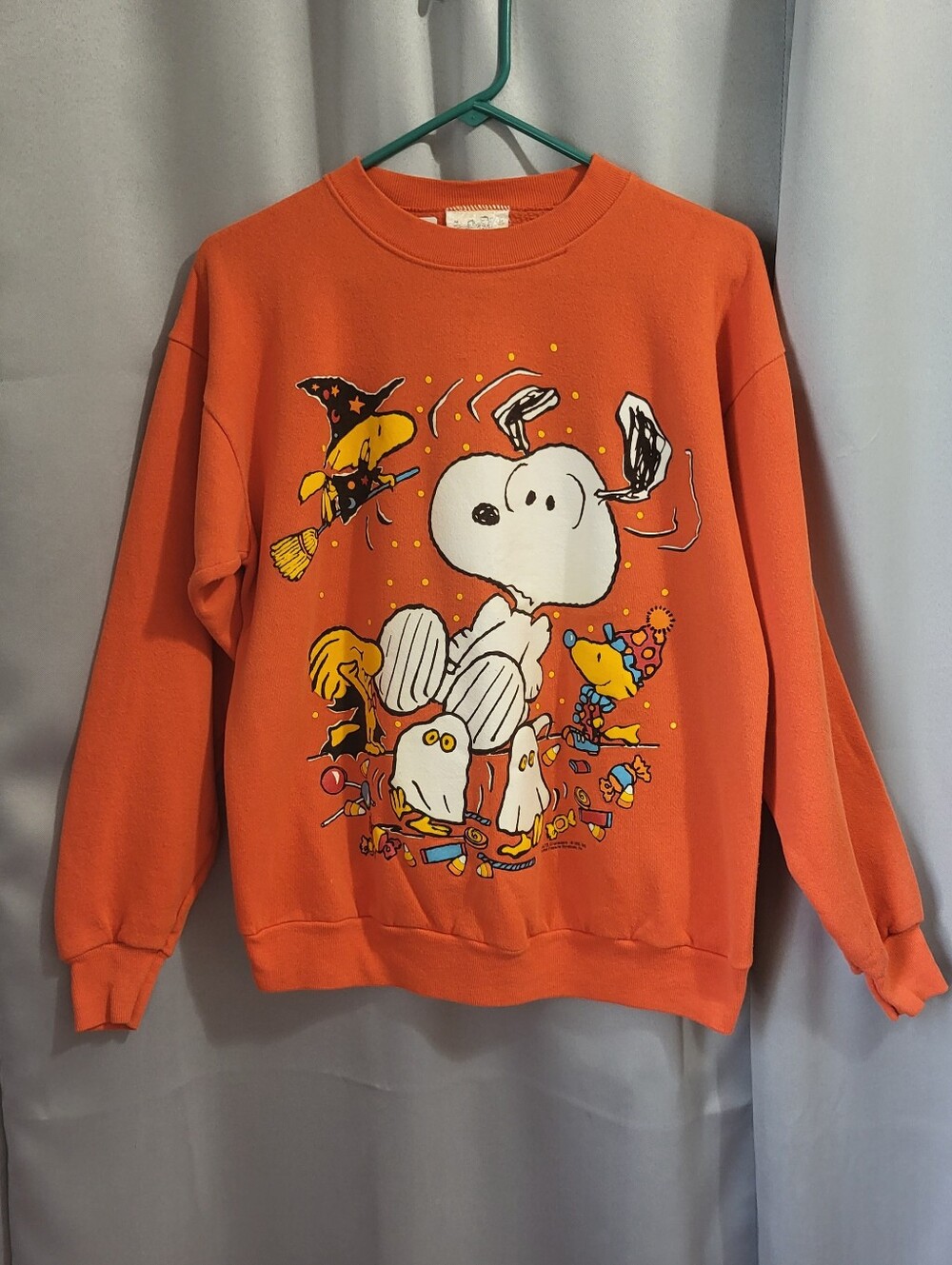 Vintage 80s Peanuts Snoopy Woodstock Halloween Sweatshirt Unisex Sz L Orange USA - Picture 2 of 16